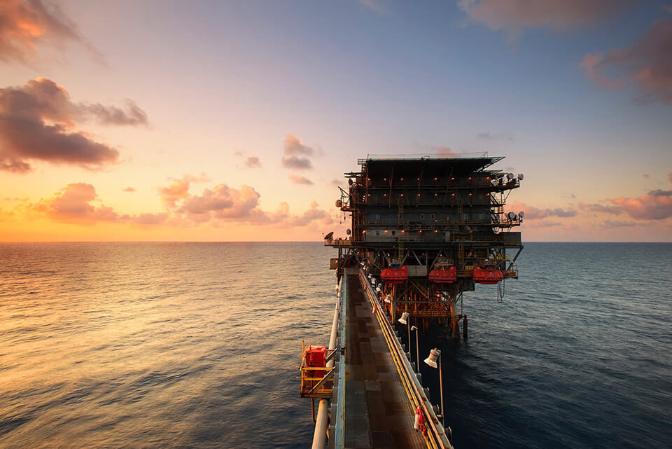 Ocean oil rig image for the WMG website